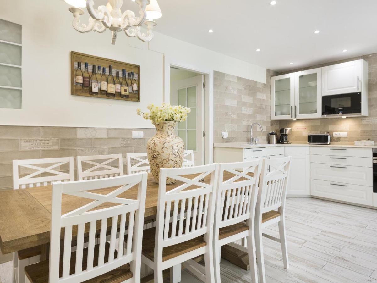 Sitges Spaces Mediterranean Apartments 4 Bedroom, 4 Bathroom, Huge Terrace, Jacuzzi- Sleeps 9 エクステリア 写真