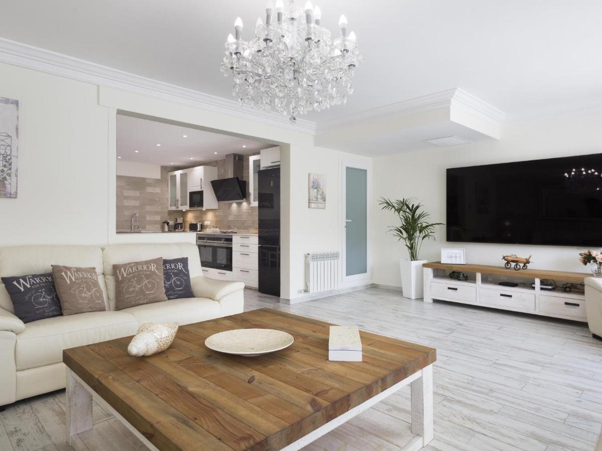 Sitges Spaces Mediterranean Apartments 4 Bedroom, 4 Bathroom, Huge Terrace, Jacuzzi- Sleeps 9 エクステリア 写真