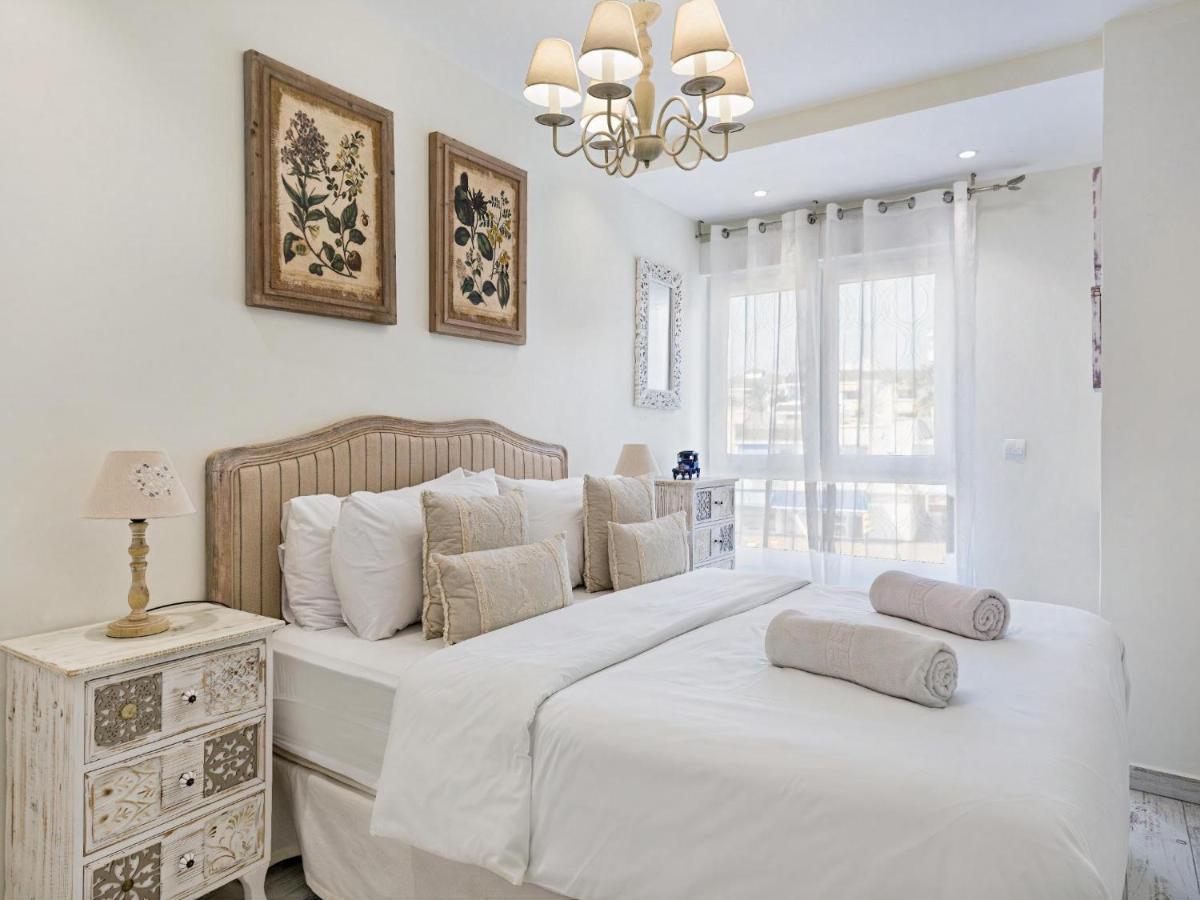 Sitges Spaces Mediterranean Apartments 4 Bedroom, 4 Bathroom, Huge Terrace, Jacuzzi- Sleeps 9 エクステリア 写真
