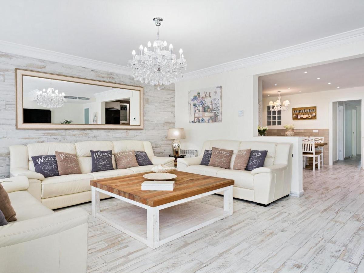 Sitges Spaces Mediterranean Apartments 4 Bedroom, 4 Bathroom, Huge Terrace, Jacuzzi- Sleeps 9 エクステリア 写真