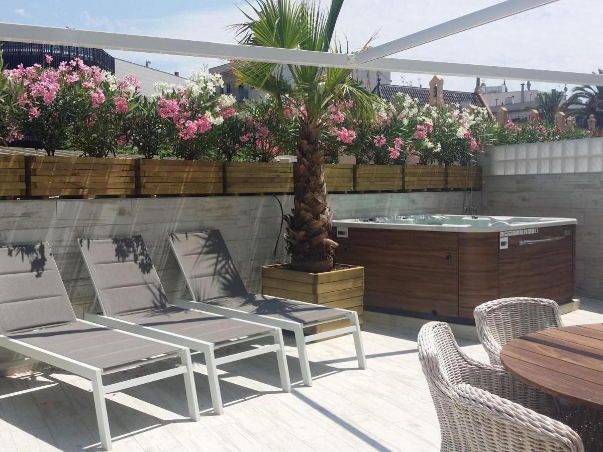 Sitges Spaces Mediterranean Apartments 4 Bedroom, 4 Bathroom, Huge Terrace, Jacuzzi- Sleeps 9 エクステリア 写真