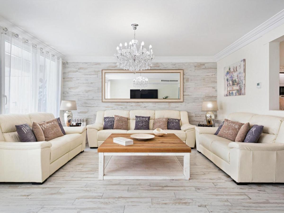 Sitges Spaces Mediterranean Apartments 4 Bedroom, 4 Bathroom, Huge Terrace, Jacuzzi- Sleeps 9 エクステリア 写真